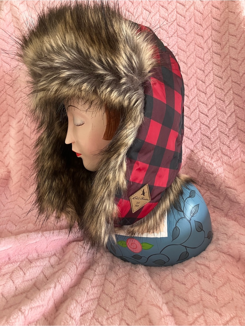 Eddie Bauer buffalo plaid fur lined chin snap winter hat. red /black. brown fur